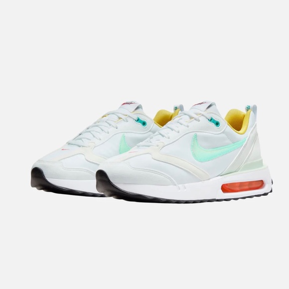 Nike Shoes - Nike Womens Air Max Dawn